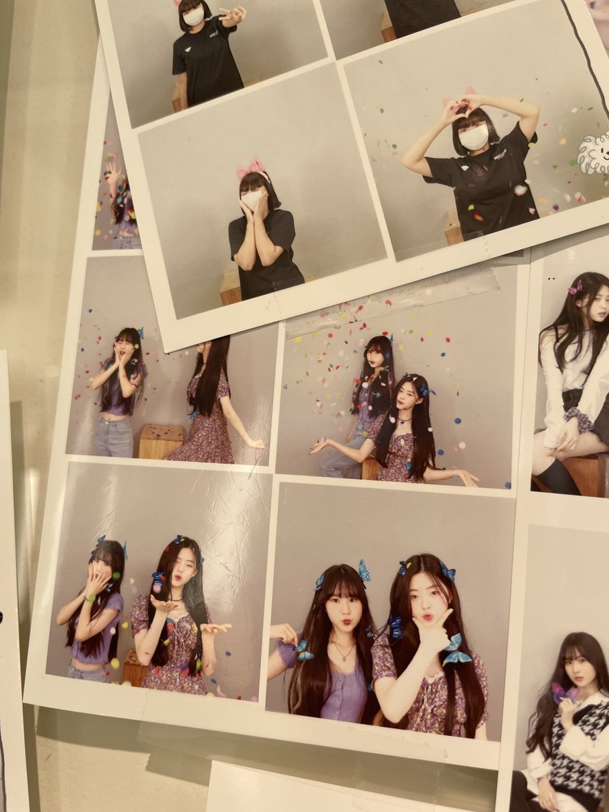Photo in the Box 商場店的樣張展示板，可見不同版面配置的成品範例