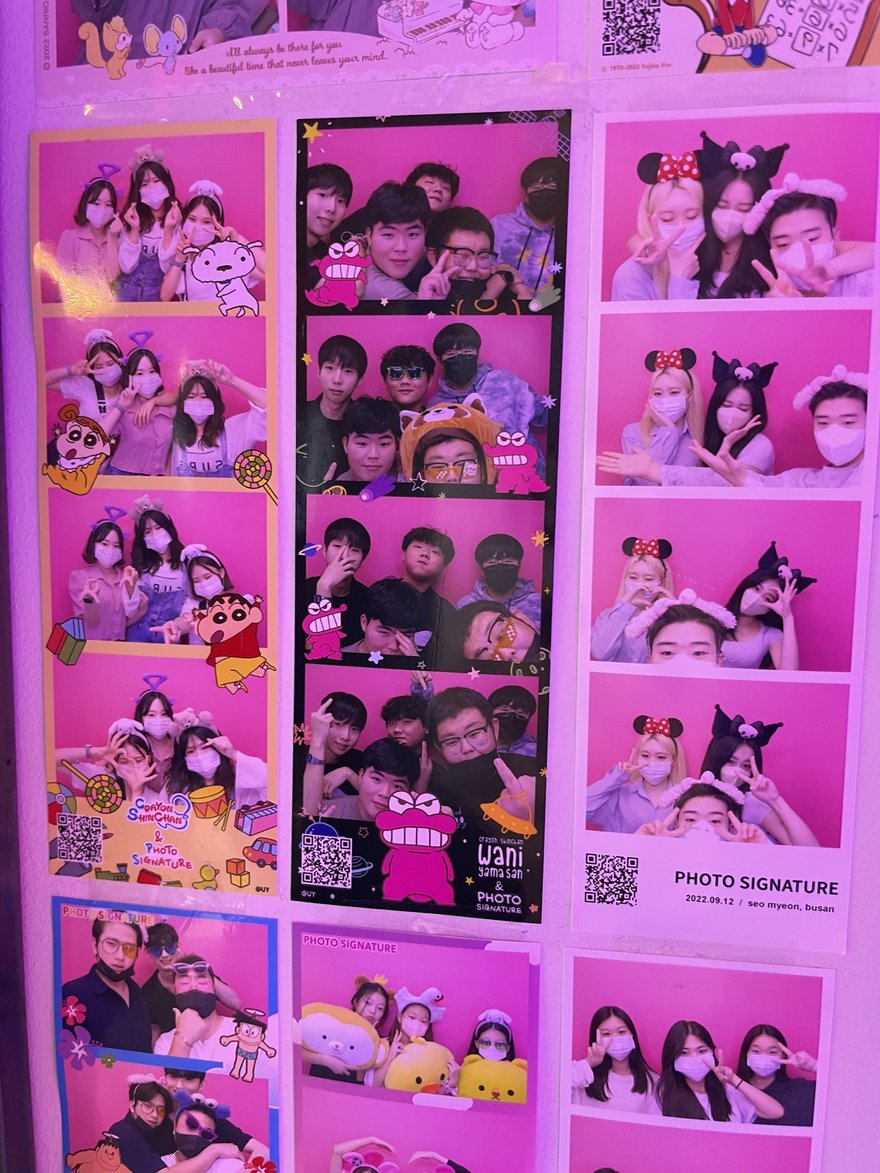 Photo Signature 的樣張展示板，多組四格版面並排