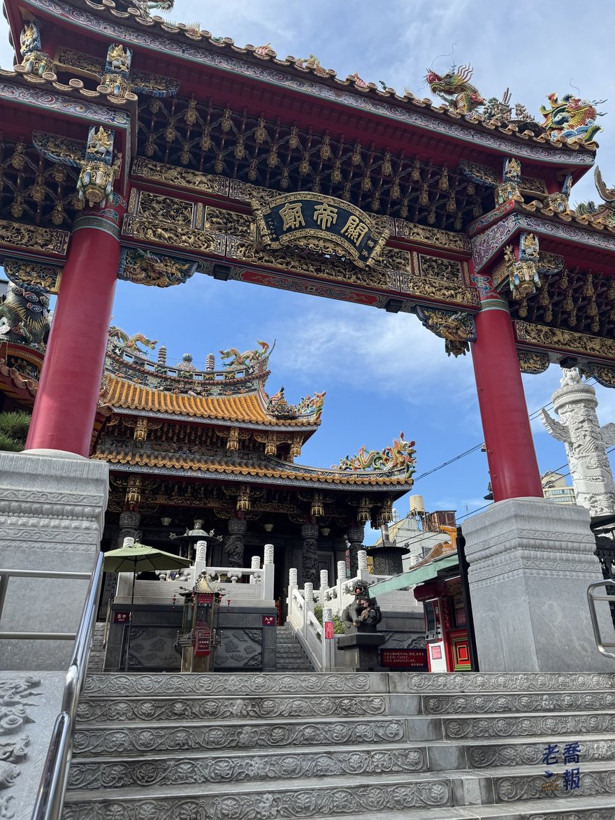 橫濱關帝廟的牌樓與正殿，一九九零年落成的第四代廟宇