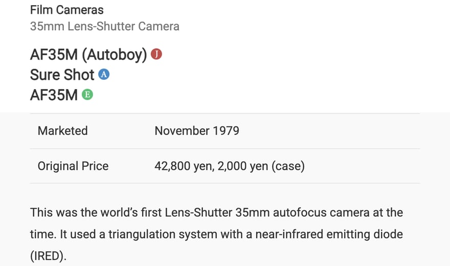 Canon Camera Museum का AF35M पेज: श्रेणी में Film Cameras, 35mm Lens-Shutter Camera लिखा है; मॉडल नाम में जापान के लिए AF35M (Autoboy), अमेरिका के लिए Sure Shot और यूरोप-एशिया के लिए AF35M; स्पेसिफ़िकेशन में Marketed November 1979 और Original Price 42,800 yen; विवरण का पहला वाक्य कहता है कि यह उस समय दुनिया का पहला लेंस-शटर 35mm ऑटोफ़ोकस कैमरा था, और नियर-इन्फ़्रारेड LED (IRED) से त्रिकोणमिति द्वारा दूरी मापने का ज़िक्र है।