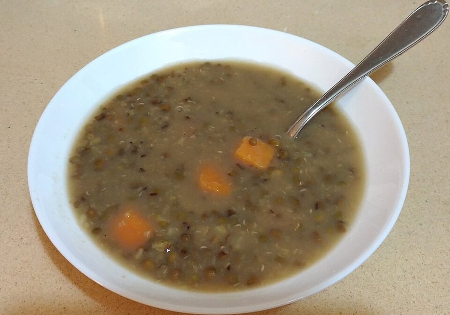 台灣常見把綠豆煮到鬆軟的綠豆甜湯
