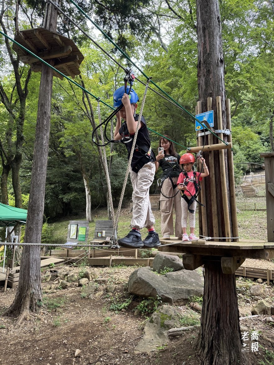 孩子在 Forest Adventure 箱根開始第一關熱身