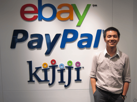 老喬站在 eBay、PayPal、Kijiji 標誌牆前——2013 年加入 eBay 集團報到