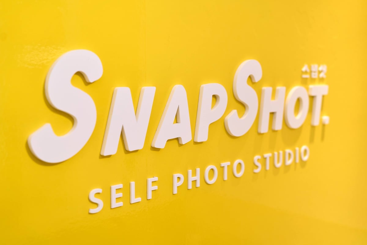 Snapshot 妞拍貼 SELF PHOTO STUDIO 門市招牌